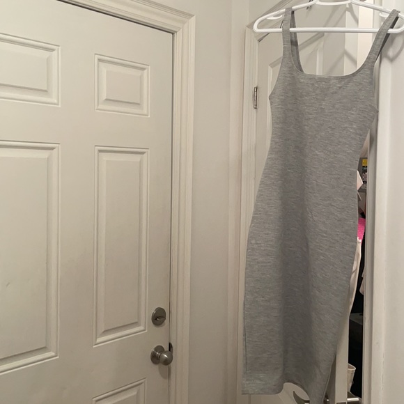 Mid length grey fitted Zara dress - Picture 4 of 5